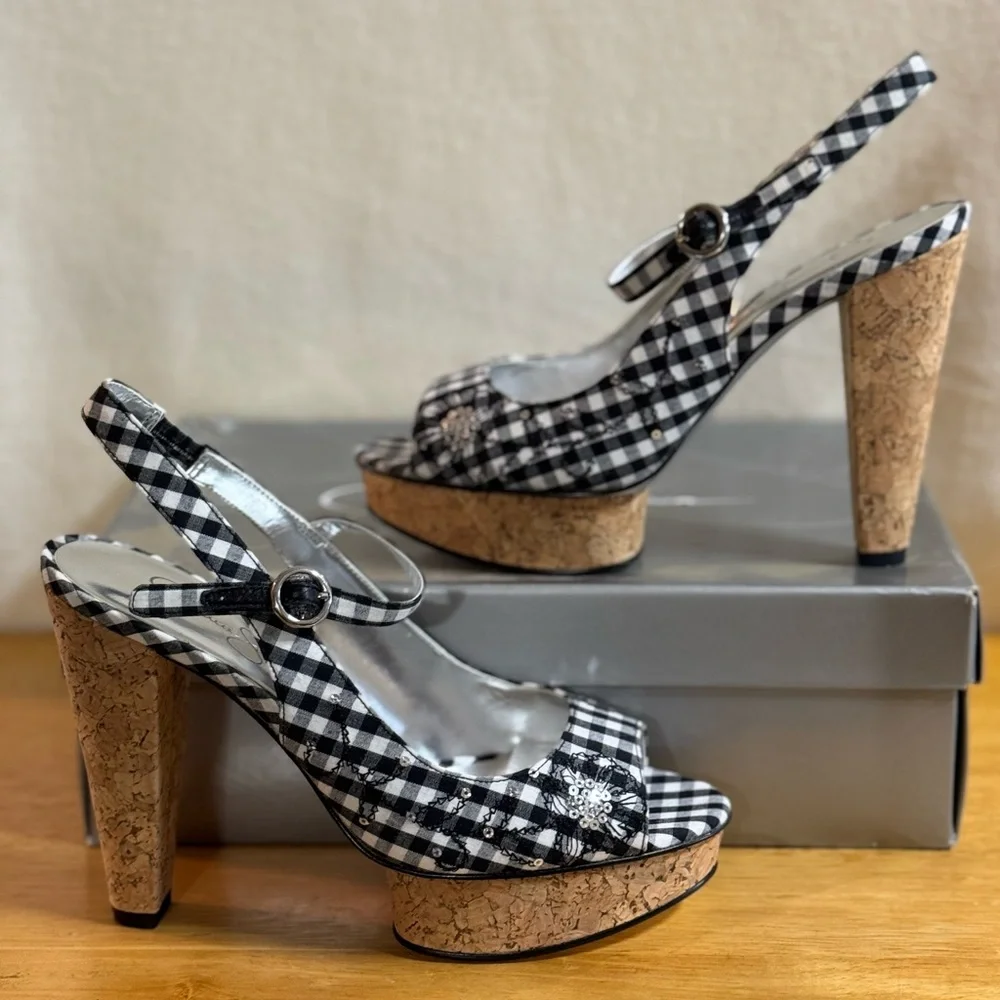 Black & White Gingham Print, Sling Back, Sequenced, Platform Heels ~ Size 7.5 🖤🤍